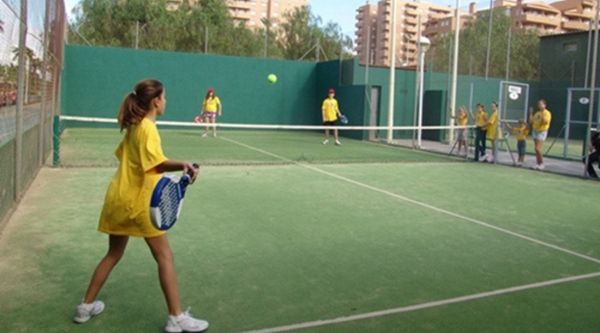 Top selección de campamentos Pádel en Aula Viajera