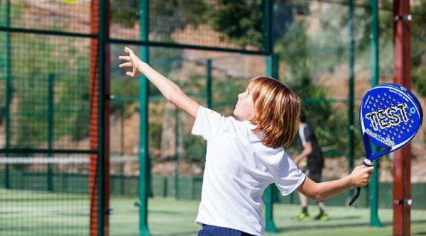 Top campamentos Pádel en la web de Aula Viajera