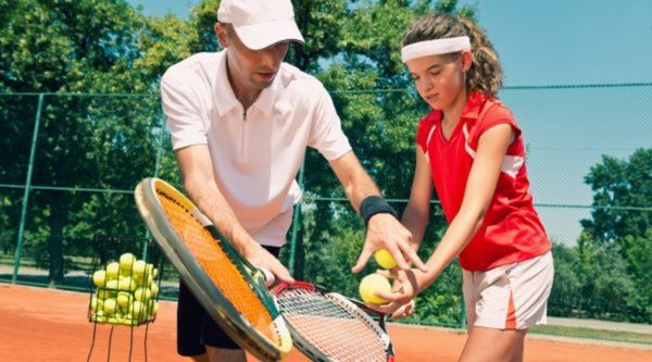 Encuentra campamentos Tenis en Aula Viajera