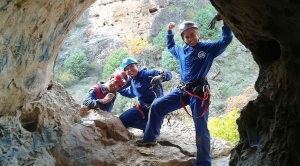 Actividad escolar de espeleología para colegios en Madrid