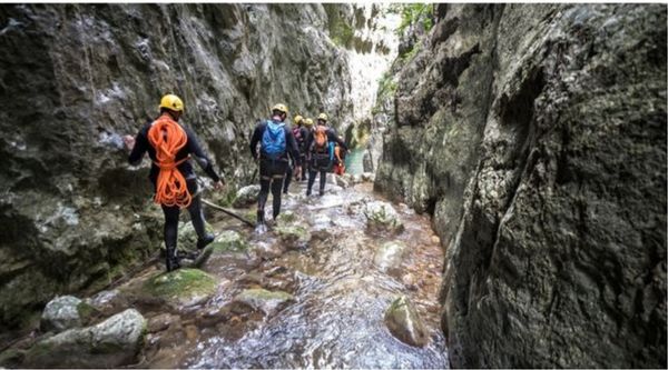 excursiones de aventura para coles en Granada  