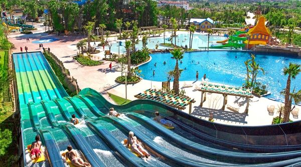 Estudiantes en una visita recreativa complementaria durante su estancia en Albacete 